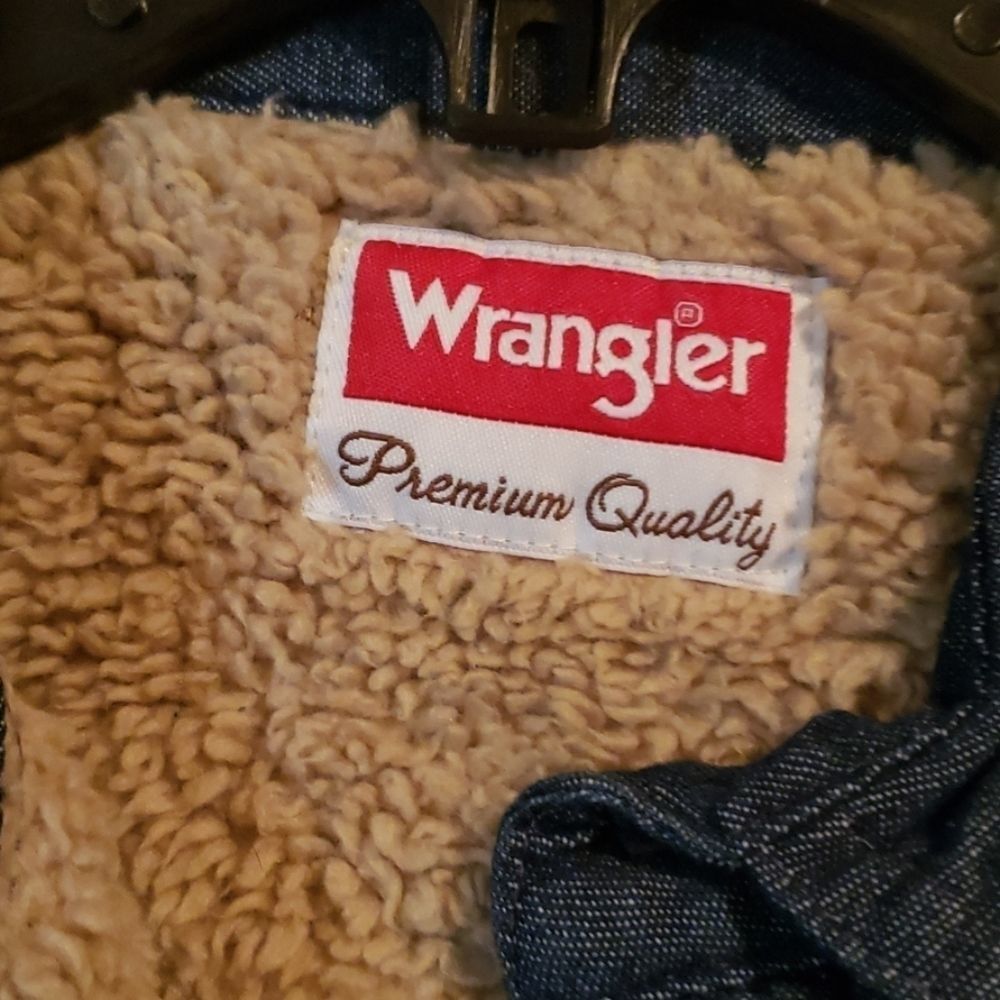 Wrangler Authentics Sherpa Lined Denim Shirt - Picture 4 of 5
